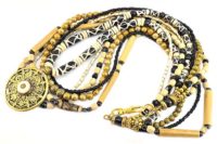 Collier style ethnique aux tons assortis