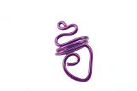 Bague travaillée au fil d'alu violet - Collection Osiris