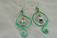 Boucles d'oreilles fil d'alu vert prairie - Collection Gozo