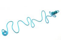 Marque-ta-page bleu et perles en bois - Collection Curiosités