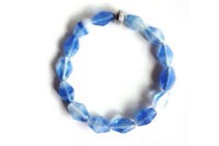 Bracelet simple en perles bleues ovales