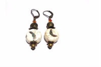 Boucles d'oreilles en coquillages incrustées